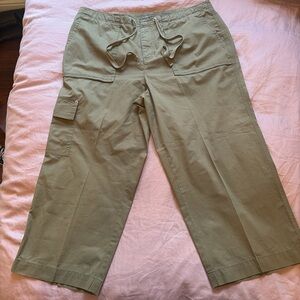 Liz Claiborne Olive Cargo Capris